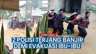 Viral! Aksi Heroik Dua Polisi Saling Bergandengan Terjang Banjir Demi Evakuasi Ibu ibu