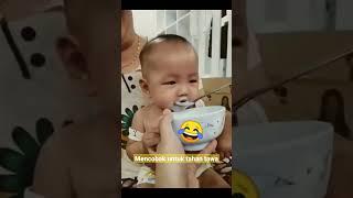 Tidak Tahan Tawa: Video Bayi Lagi Makan Pake Sendok Langsung Ketawa