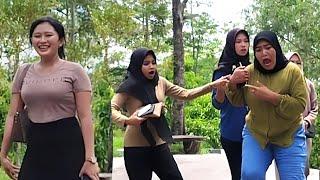 Lihat Apa Hayo ..!! Hilarious Bushman Prank Makes Everyone Panic, Prank Indonesia