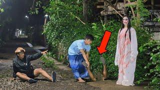 Hilarious! Scary Yet Funny Ghost Prank