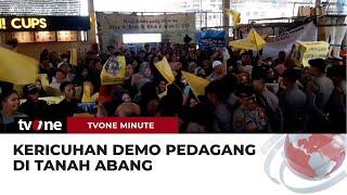 Ricuh Aksi Demo Pedagang JPM Pasar Tanah Abang, Satu Orang Kena Pukul | tvOne Minute