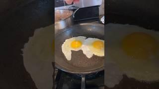 How to flip an egg #breakfast