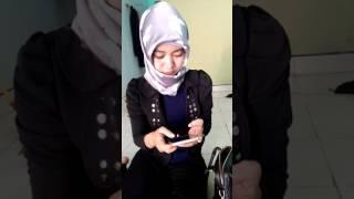 Si cantik latah mau ke bank sebelah