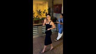 Kareena Kapoor Khan dons her classy black attire  #kareenakapoorkhan #shorts
