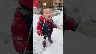 First time touch the snow#cuocsongtainhat #japan #mevabe #baby #kids #cute #happy #funny