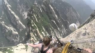 华山 Hua Shan Cliffside Plank Walk