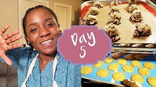 Baking with Tyra The Creative || Vlogmas Day 5