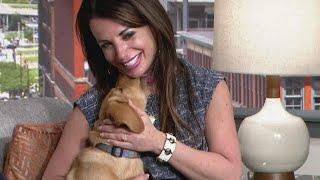 Roxy steals the show with puppy kisses for Hollie Strano
