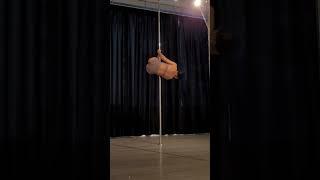 Pole  Beginner -  Figurehead -  Cledesol  - Split @lilyspinsandrolls  #poledance