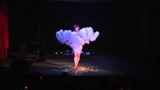 Betty Q - burlesque - MAKE LOVE