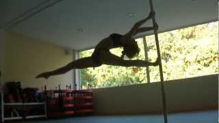 9sec video of the new pole dance trick "Aline K"