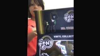 Dr whooves vinyl figure reveiw!!!