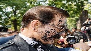 Ink attack on Sahara Chief Subrata Roy