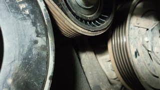 Замена ролика натяжителя ремня вспомогательных агрегатов на автомобиле рено Меган 2