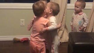 Babies hugging babies - 980694