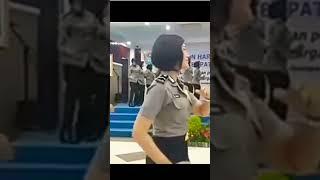 para Polwan goyang maumere secara kompak dan gemulai #short #polisi #polwan