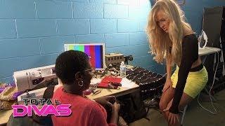 Summer Rae asks Sandra to make her ring gear more revealing: Total Divas, March 30, 2014