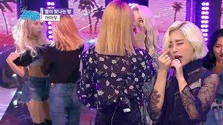 Solar and Moonbyul Can't Stop Flirting During Starry Night Performances (MOONSUN Stage Compilation)