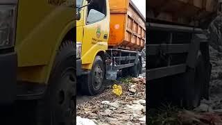 Lewati jalan hancur dump truk sampah‼️