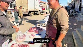 这哥们卖块猪肉太费劲了，这这爷们给整懵了，太逗了#卖猪肉