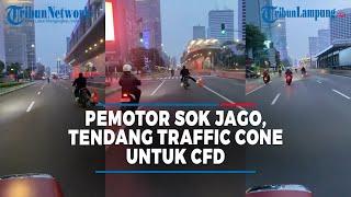 AKSI PEMOTOR SOK JAGO, TENDANG TRAFFIC CONE UNTUK CFD DI DEKAT BUNDARAN HI | @TRIBUNLAMPUNGNEWSVIDEO