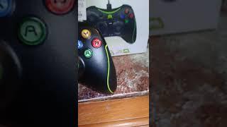 la manette Xbox 360 compatible pc filaire FREAkS ans geeks