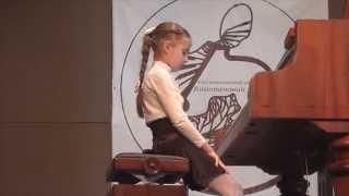 Ева Ерошенко (8 лет) фортепиано Конкурс "Каштановый рояль" II премия