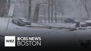 Snowy roads cause car crashes, slow down holiday traffic in Massachusetts