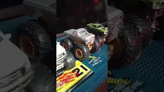 terminator  pony express  El super beasto #diecastcollector #monstertruck #chassisswap