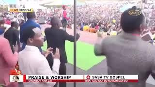 'SHUKA ZAKAYO!!"Pst Ng'ang'a sings during his crusade in kitingela