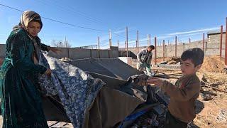 The insulation of the large water tank at Tayebeh dairy farm is carried out by skilled workers.