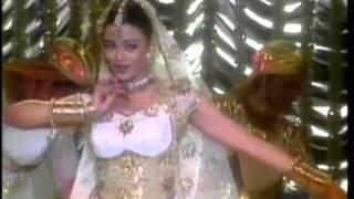 Aishwarya Rai Performs Classic Bollywood Mujra Concert) MUST SEE!