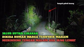 It turned out like this, walking through the cikakak forest at night until there was a prayer room