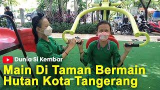 Si Kembar Bermain di Hutan Kota Tangerang