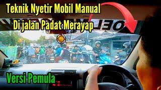 Teknik nyetir mobil manual di jalan padat merayap versi pemula