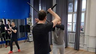 Урок фехтования катаной - приемы кендзюцу: защита мечом с жесткой фиксацией клинка рукой за обух