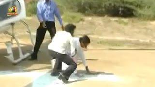 Telangana CM KCR Slips And Fell Down From Helicopter | Exclusive Visuals | Mango News