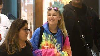 Jojo siwa lands in Australia ahead of tour