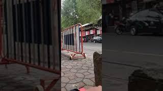 Kereta Lewat Jalan Raya , Satu-Satunya di Indonesia 