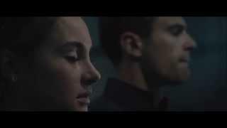 Divergent - Tris & Four Holding Hands