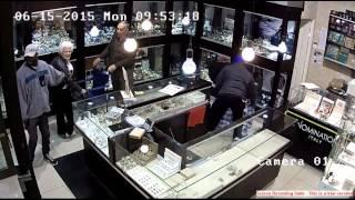 Elderly fights againts robbers, Middelburg