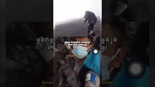 4 lelaki saling berpelukan untuk melindungi 1 wanita “korban gunung marapi” #viral #shorts #marapi