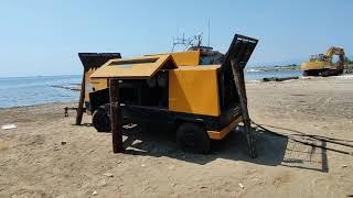 ship sandblasting  in shipyard... αμμοβολή σκαφους