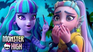 Twyla Helps Lagoona Overcome Her Fear! | Monster High