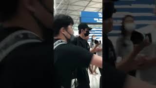 180810 Wanna One Bodyguards Keep The Fans from Getting Too Close