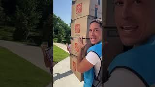 Amazon Worker Pranks These Girls #prank #comedyprank #prankvideo