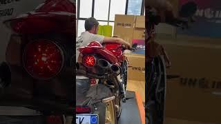 MV Agusta Superveloce 1000 Serie Oro Exhaust Sound