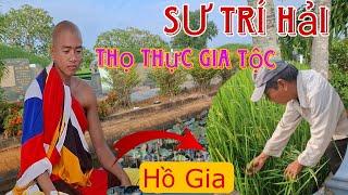 Sư Trí Hải đang thọ thực tại nghĩa trang gia tộc Hồ gia "bất ngờ" quản gia tìm đến gặp