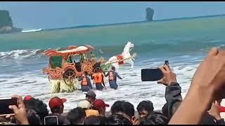 Detik - detik warga menyaksikan kereta kencana Ratu kidul || Petik laut Pantai bajul mati