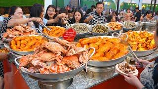 Choáng ngợp buffet 300 ngàn cua ghẹ, tôm càng sống "thượng hạng" đổ liên tục, khách ăn đông như hội